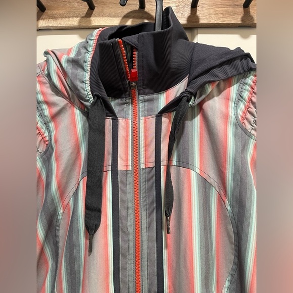 Lululemon Jacket - Picture 3 of 7